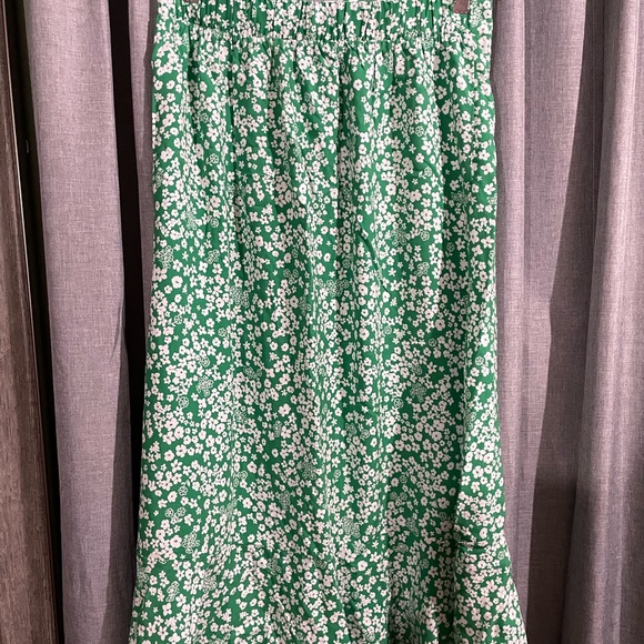 Adorable hi-lo skirt BRAND NEW - Picture 2 of 4